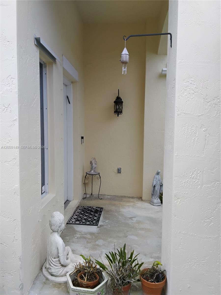 519 Talavera Road Weston, FL 33326 - Photo 5 of 19 a bathroom with a sink and a mirror