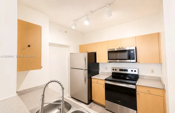 $1,900 | 1919 Van Buren Street, Unit 115A, Hollywood, FL 33020