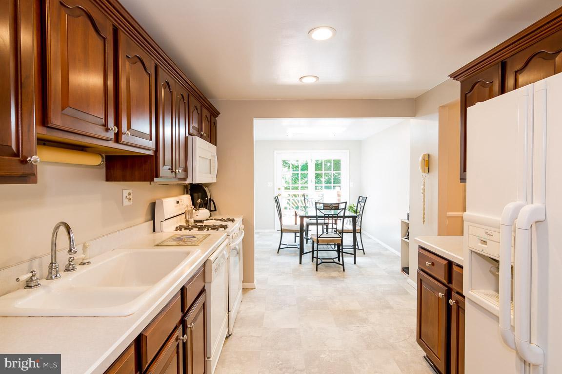 4540 Ambermill Road Baltimore, MD 21236 - Photo 7 of 30 Kitchen w/ breakfast area