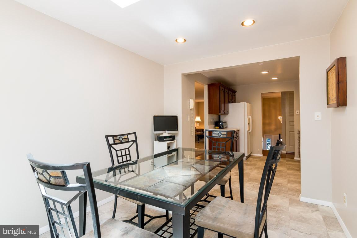 4540 Ambermill Road Baltimore, MD 21236 - Photo 10 of 30 Kitchen/Breakfast room
