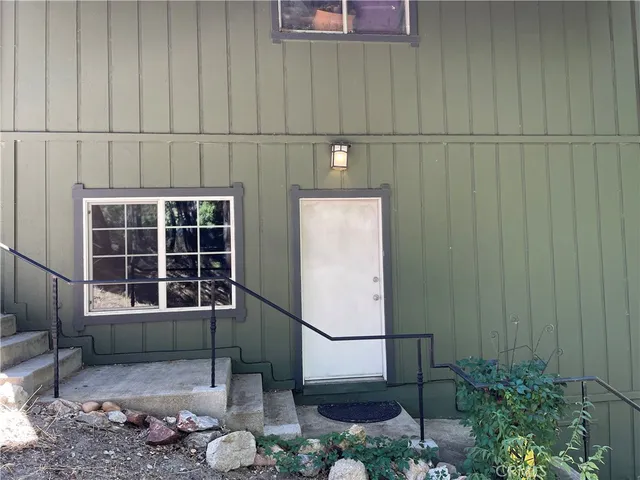 $1,300 | 350 Highway 173, Lake Arrowhead, CA 92352