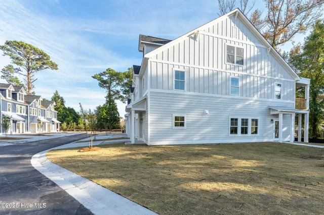 $3,200 | 112 Seagate Place, Wilmington, NC 28403