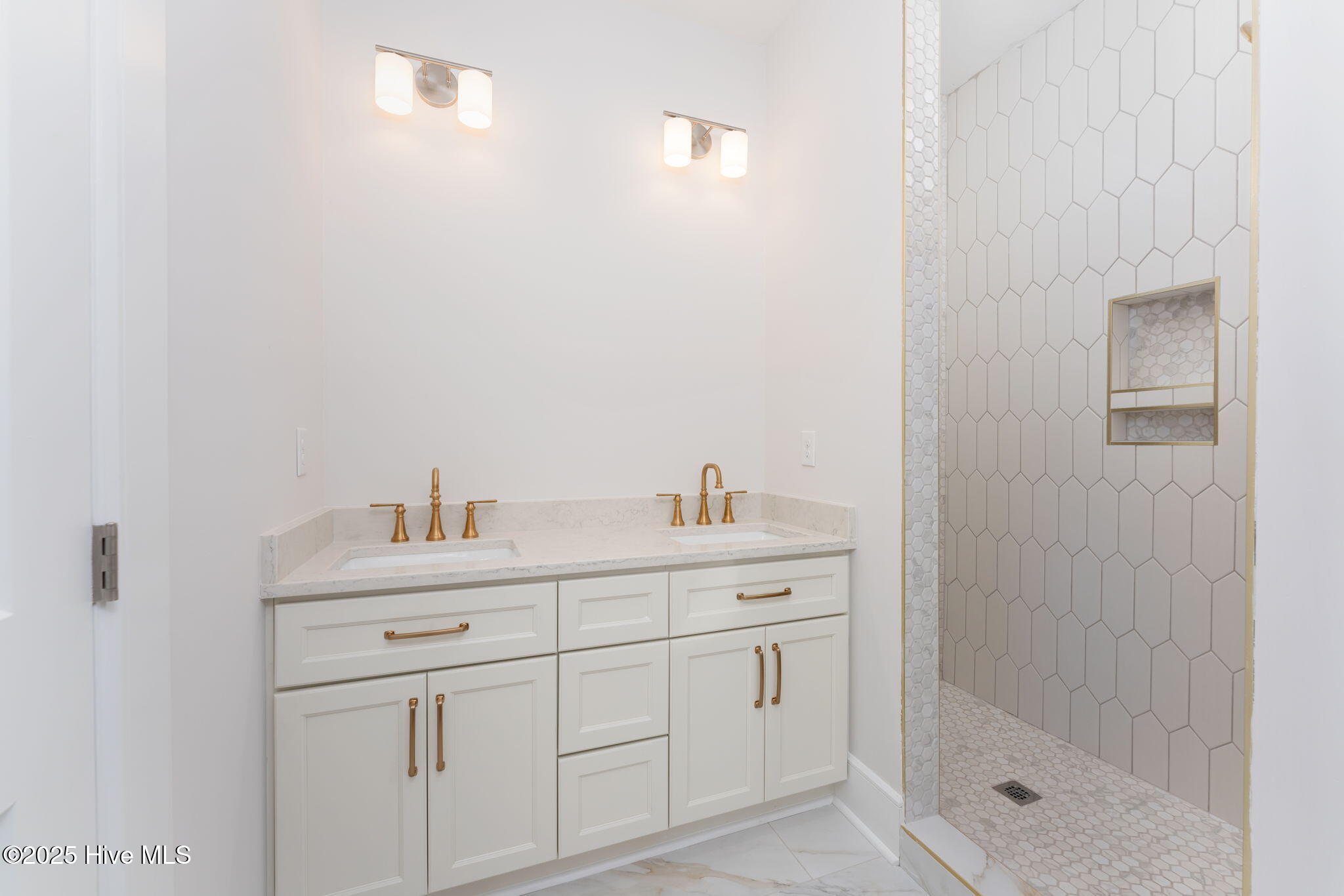 112 Seagate Place Wilmington, NC 28403 - Photo 39 of 53 bathroom-02b