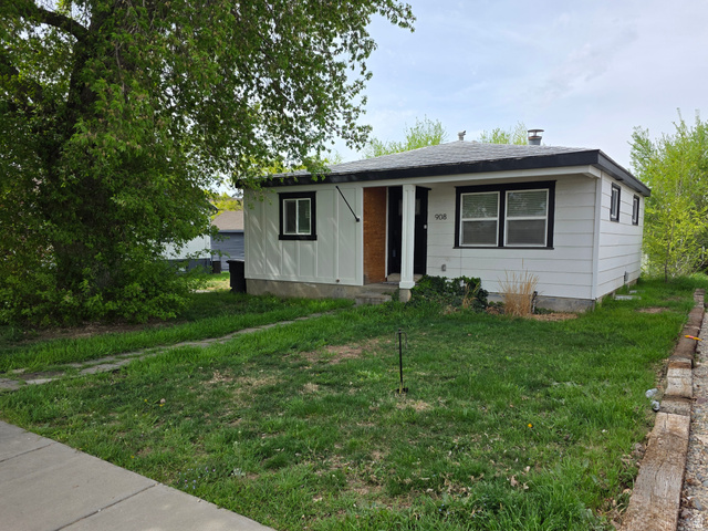 908 South 550 East Clearfield, UT 84015 - Photo 1 of 1 Bungalow-style home with a front yard