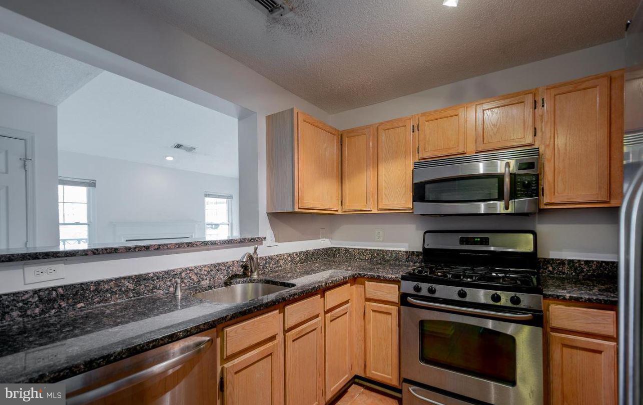 12001 Taliesin Place, Unit 33 Reston, VA 20190 - Photo 4 of 32 Great kitchen with access to living & dining rooms