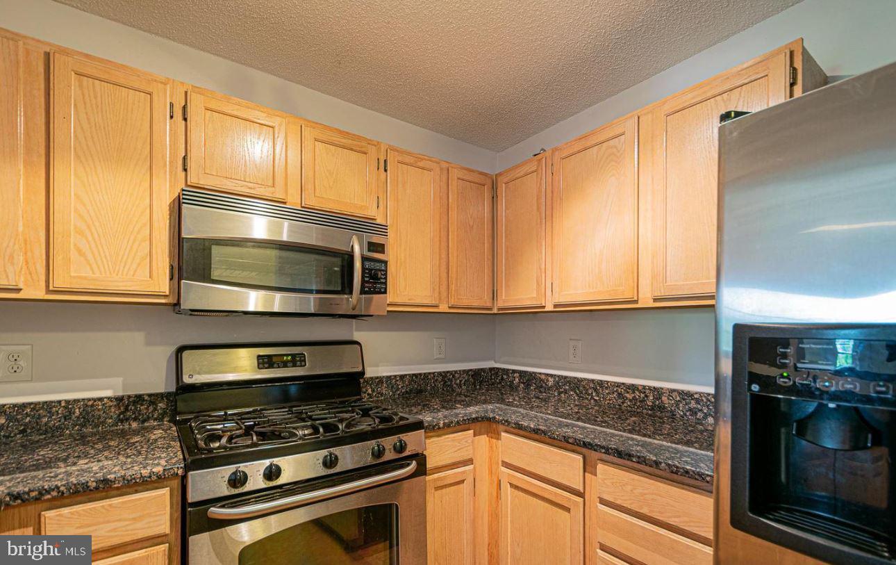 12001 Taliesin Place, Unit 33 Reston, VA 20190 - Photo 6 of 32 Granite counters