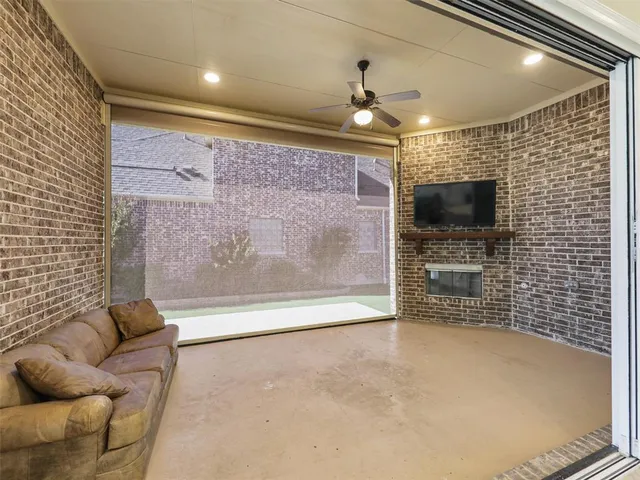 a view of livingroom with furniture