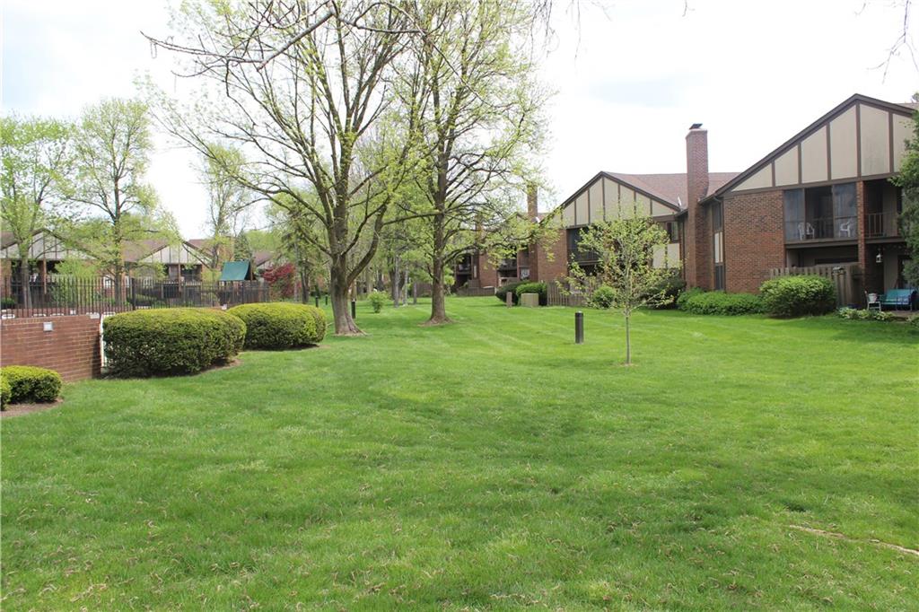 2129 Rome Drive, Unit B Indianapolis, IN 46228 - Photo 14 of 17 Gallery Image 14