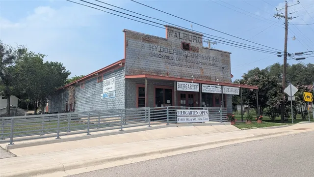 a black and white photo of a living room
