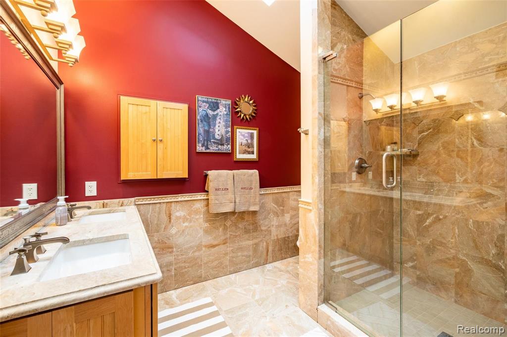 861 Augusta Drive Rochester Hills, MI 48309 - Photo 21 of 37