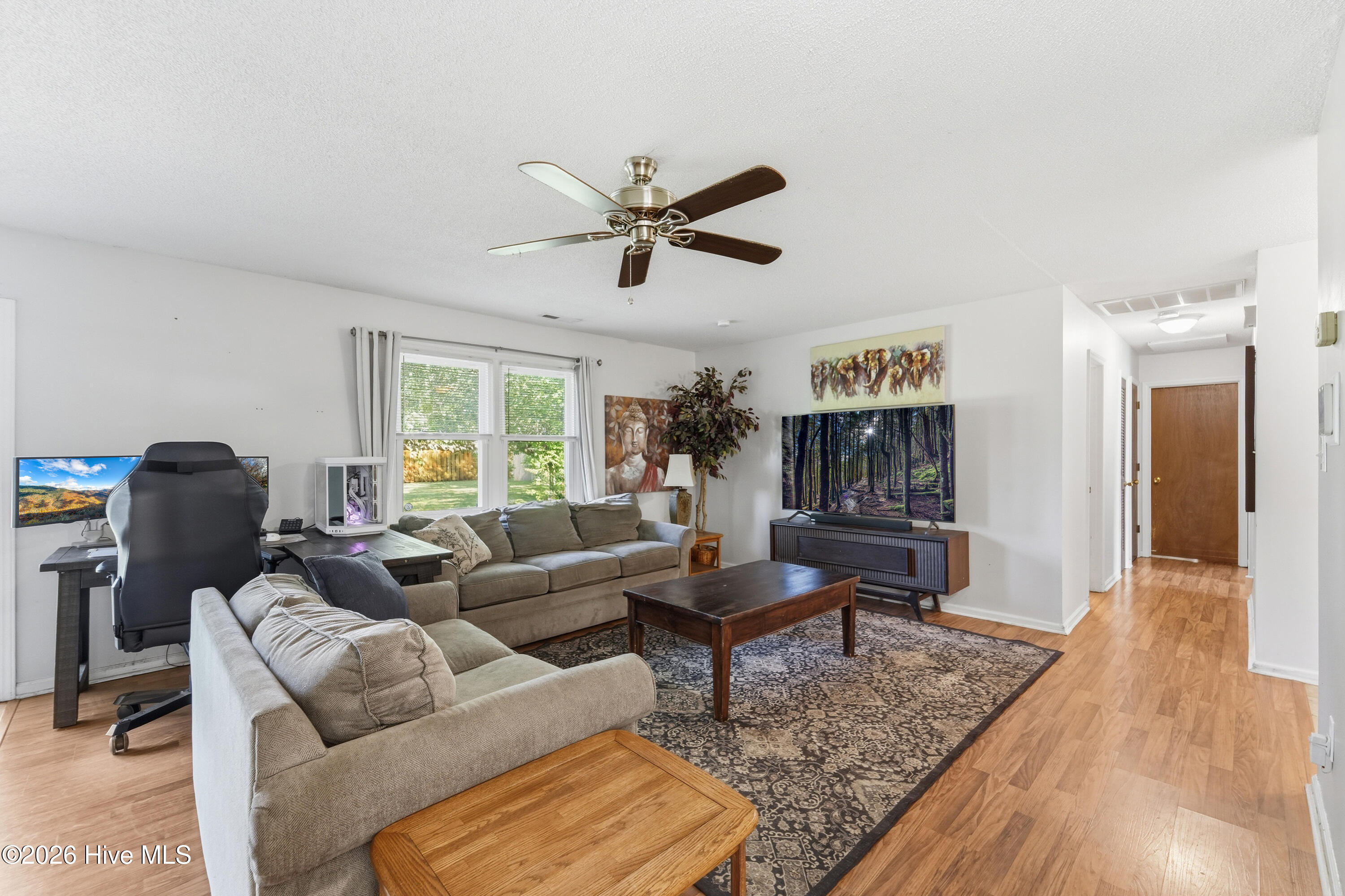 310 Luann Road Jacksonville, NC 28540 - Photo 12 of 25 Living Room