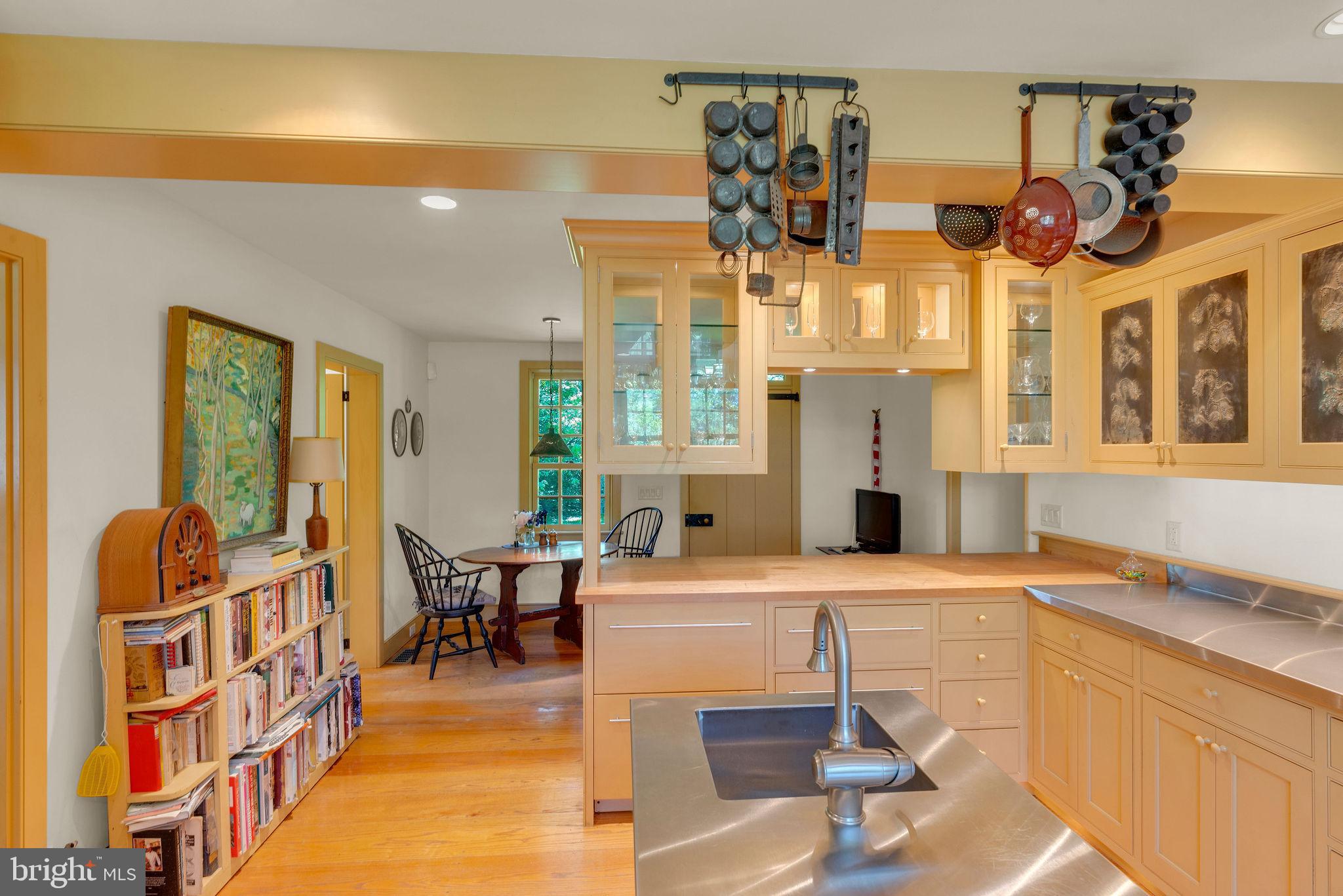 82 Tory Road Pipersville, PA 18947 - Photo 13 of 76 Custom cabinets