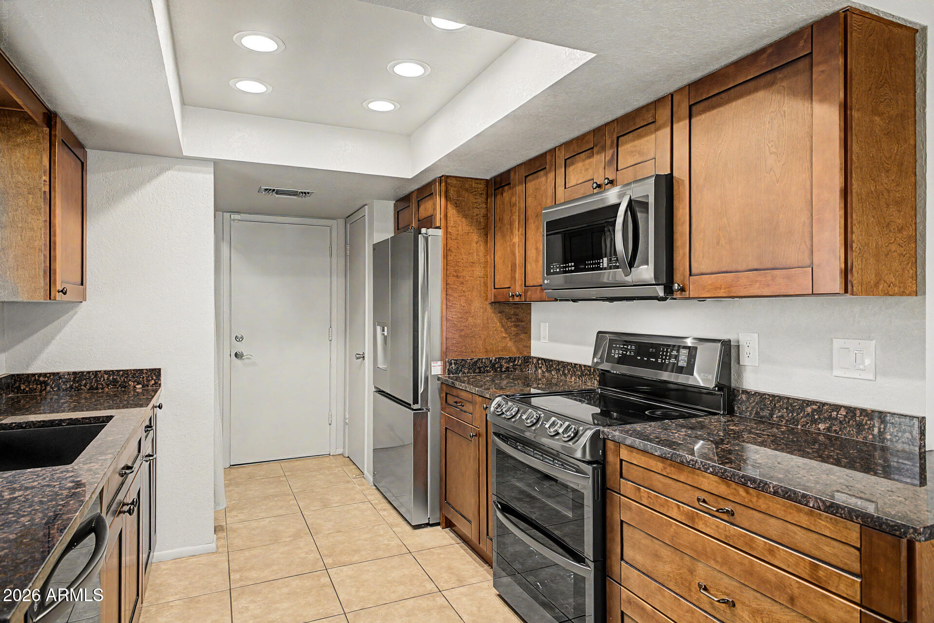 2208 East Hearn Road Phoenix, AZ 85022 - Photo 10 of 29 09 - Hearn