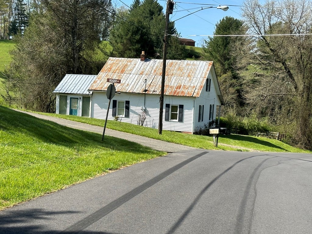 329 Armory Road Galax, VA 24333 - Photo 11 of 27 Gallery Image 11