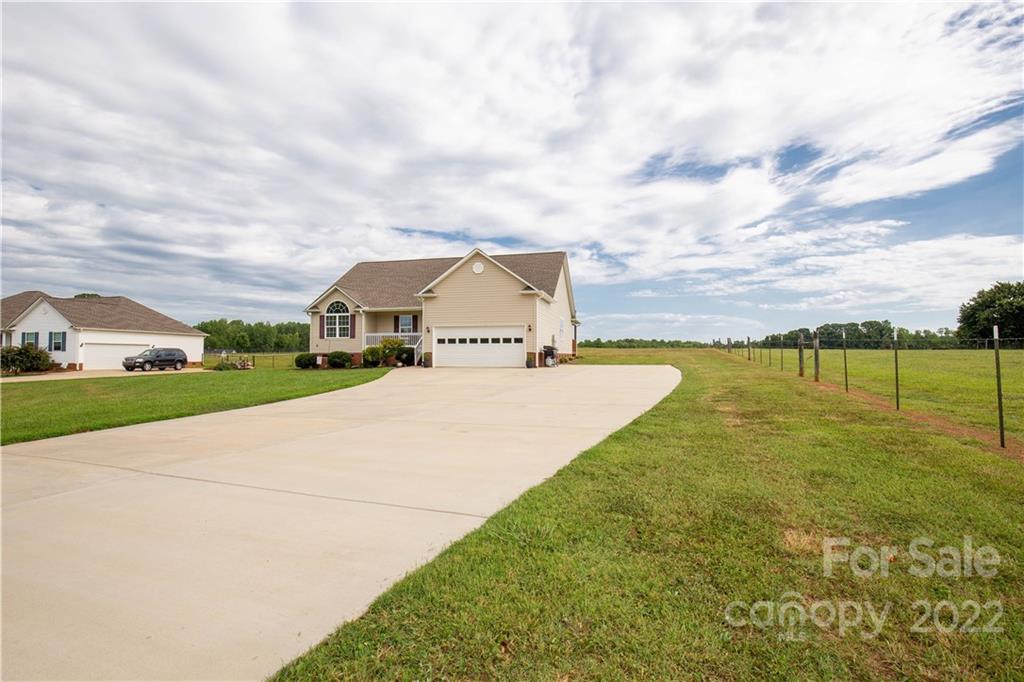 424 West Old Limestone Road Clover, SC 29710 - Photo 3 of 25 Gallery Image 3