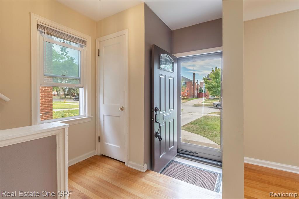 1638 Bournemouth Road Grosse Pointe Woods, MI 48236 - Photo 2 of 31