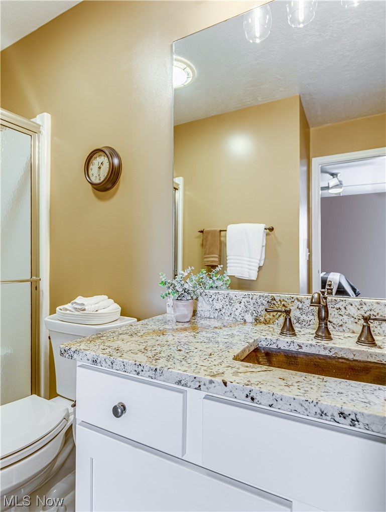 864 Ridgewood Road Wadsworth, OH 44281 - Photo 29 of 35 2nd Floor Bath