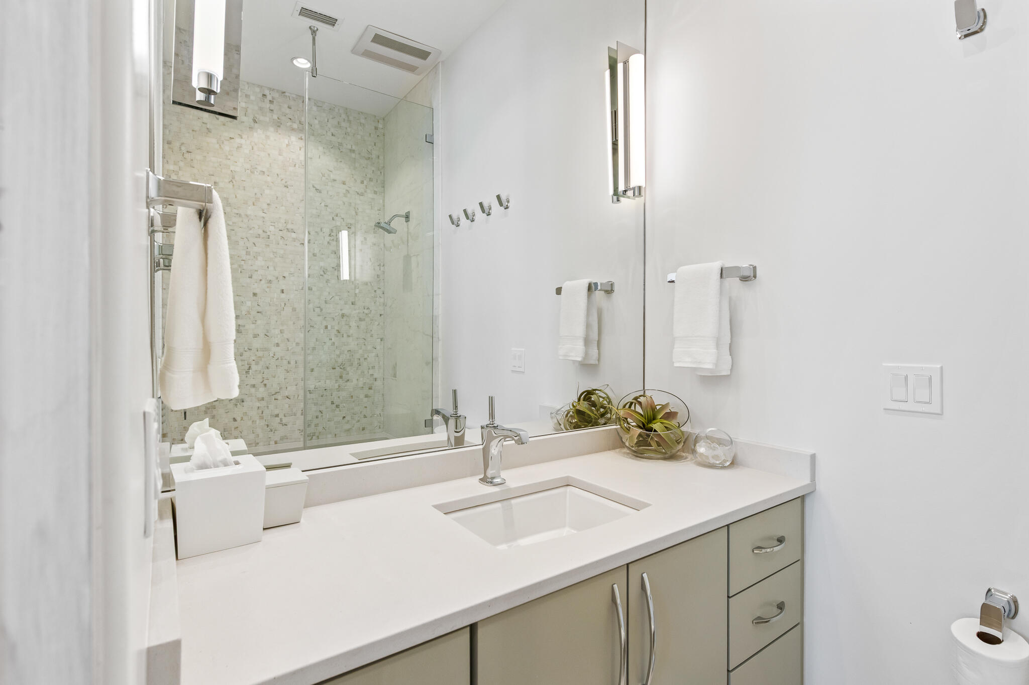 32 Kings Castle Ct Inlet Beach Inlet Beach, FL 32461 - Photo 13 of 66 a bathroom with a sink and a mirror