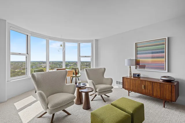 $308,000 | 2525 South Shore Drive, Unit 14C, Milwaukee, WI 53207