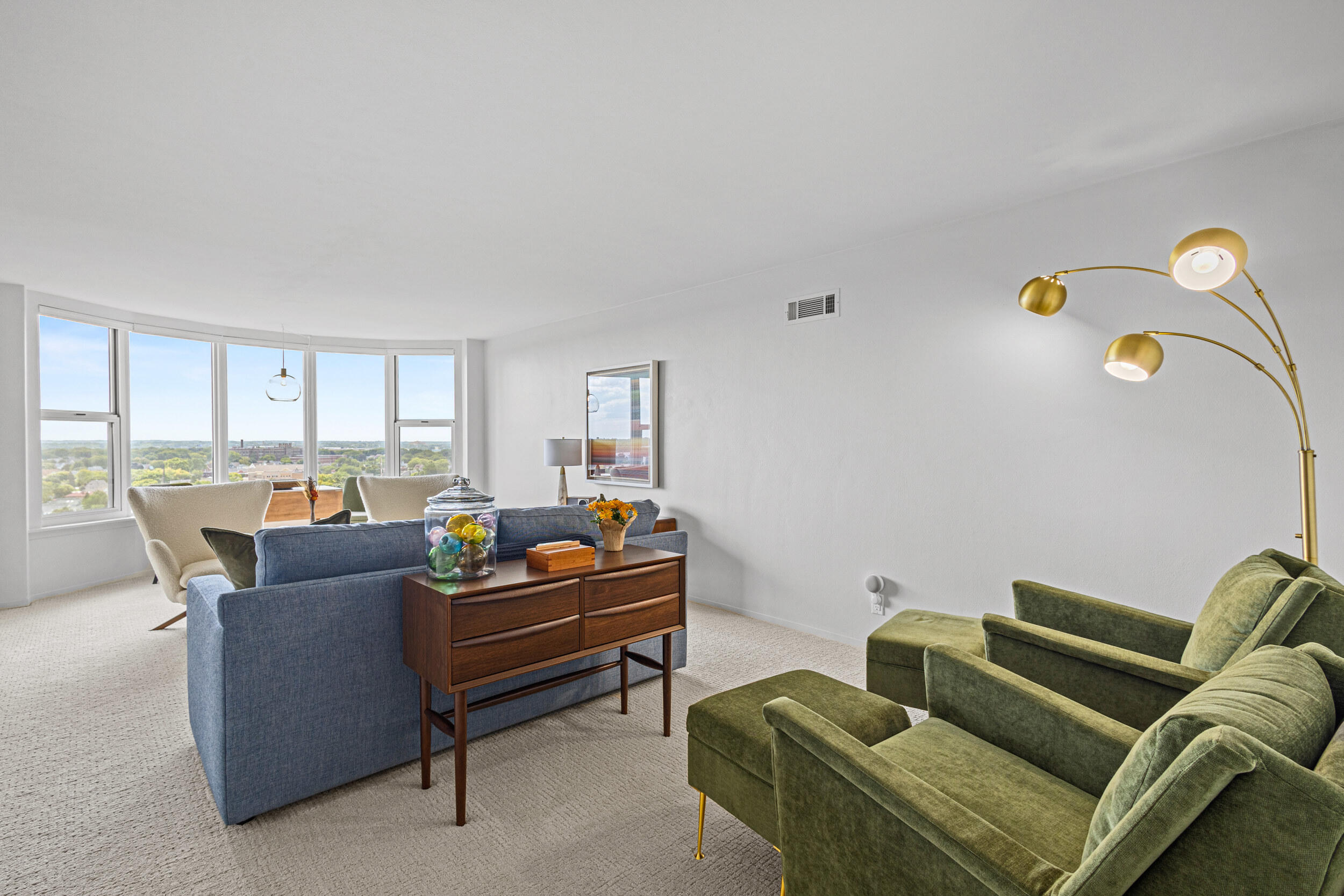 2525 South Shore Drive, Unit 14C Milwaukee, WI 53207 - Photo 11 of 58 5_img_9277