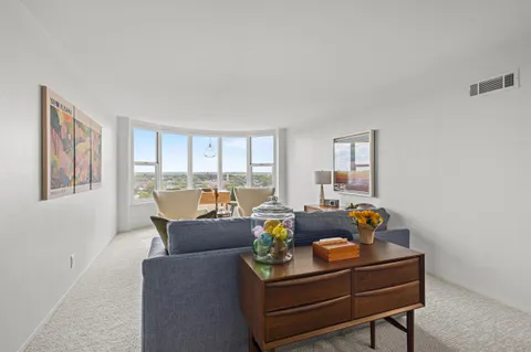 $308,000 | 2525 South Shore Drive, Unit 14C, Milwaukee, WI 53207