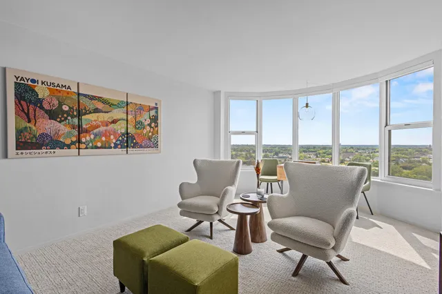 $308,000 | 2525 South Shore Drive, Unit 14C, Milwaukee, WI 53207