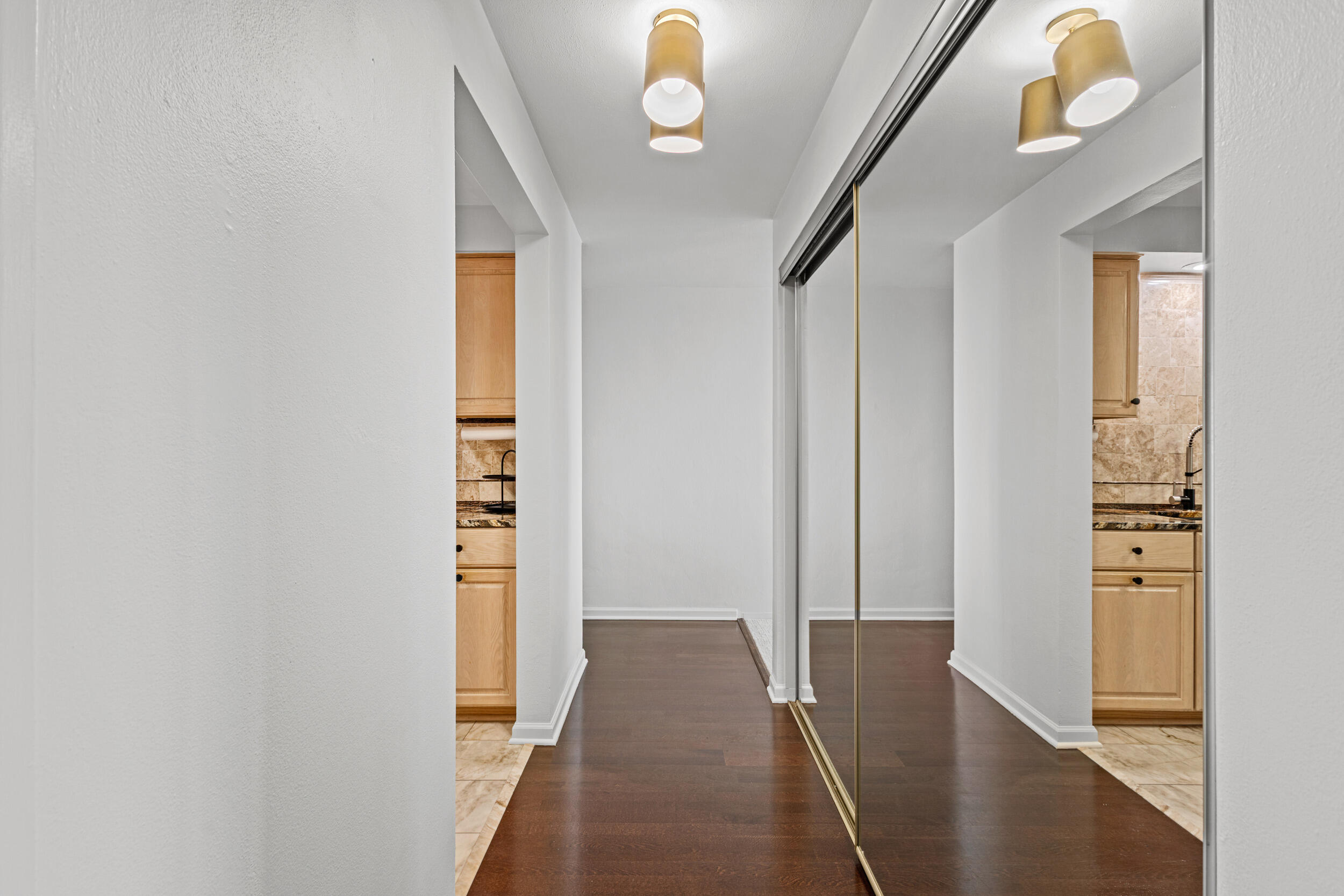 2525 South Shore Drive, Unit 14C Milwaukee, WI 53207 - Photo 20 of 58 15_img_9325