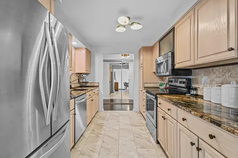 $308,000 | 2525 South Shore Drive, Unit 14C, Milwaukee, WI 53207