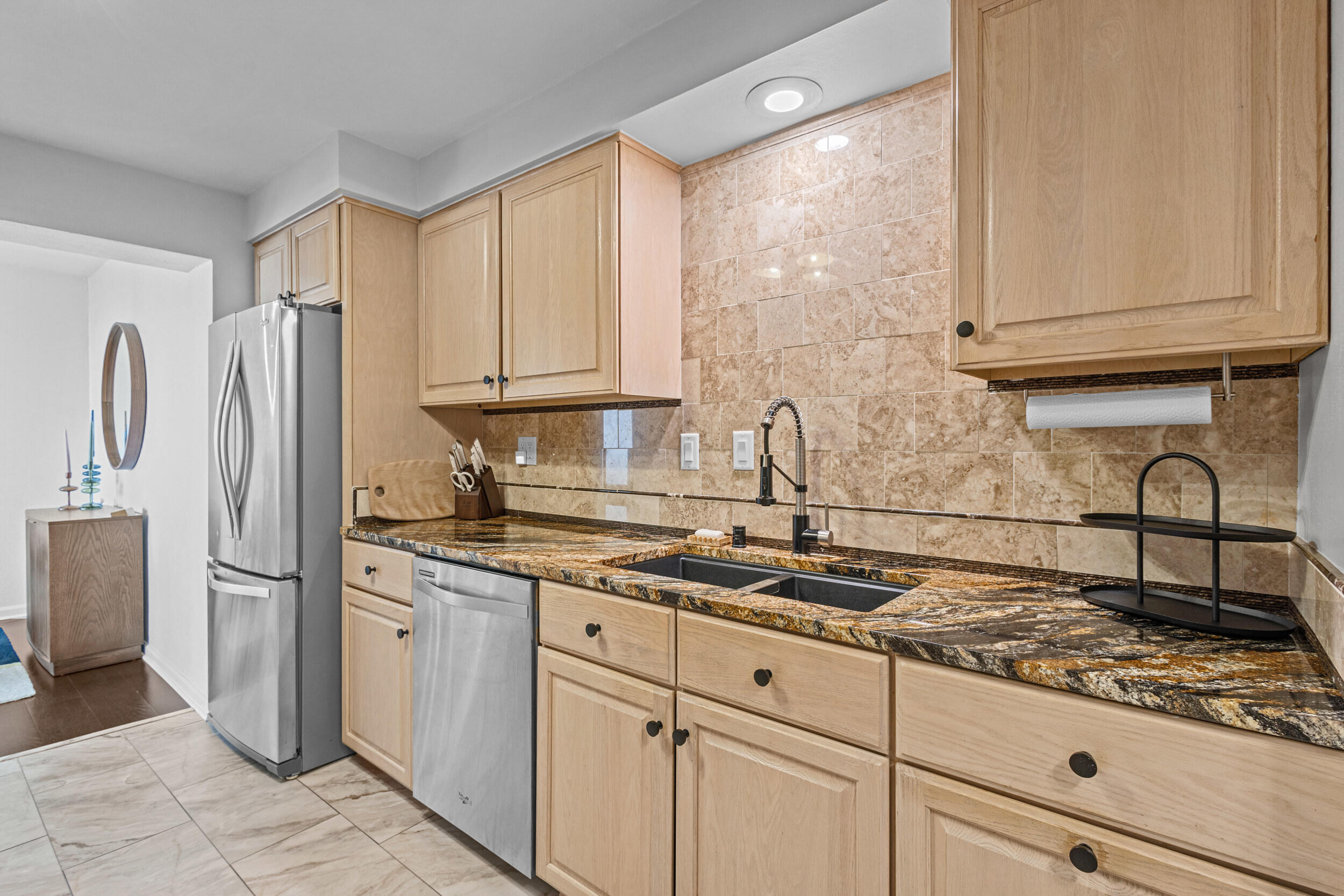 2525 South Shore Drive, Unit 14C Milwaukee, WI 53207 - Photo 22 of 58 18_img_9334