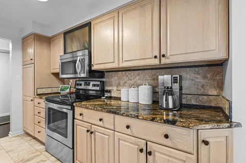 $308,000 | 2525 South Shore Drive, Unit 14C, Milwaukee, WI 53207