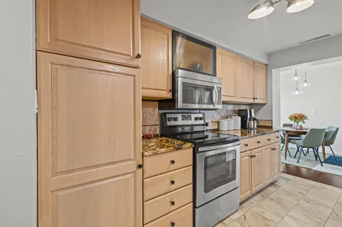 $308,000 | 2525 South Shore Drive, Unit 14C, Milwaukee, WI 53207