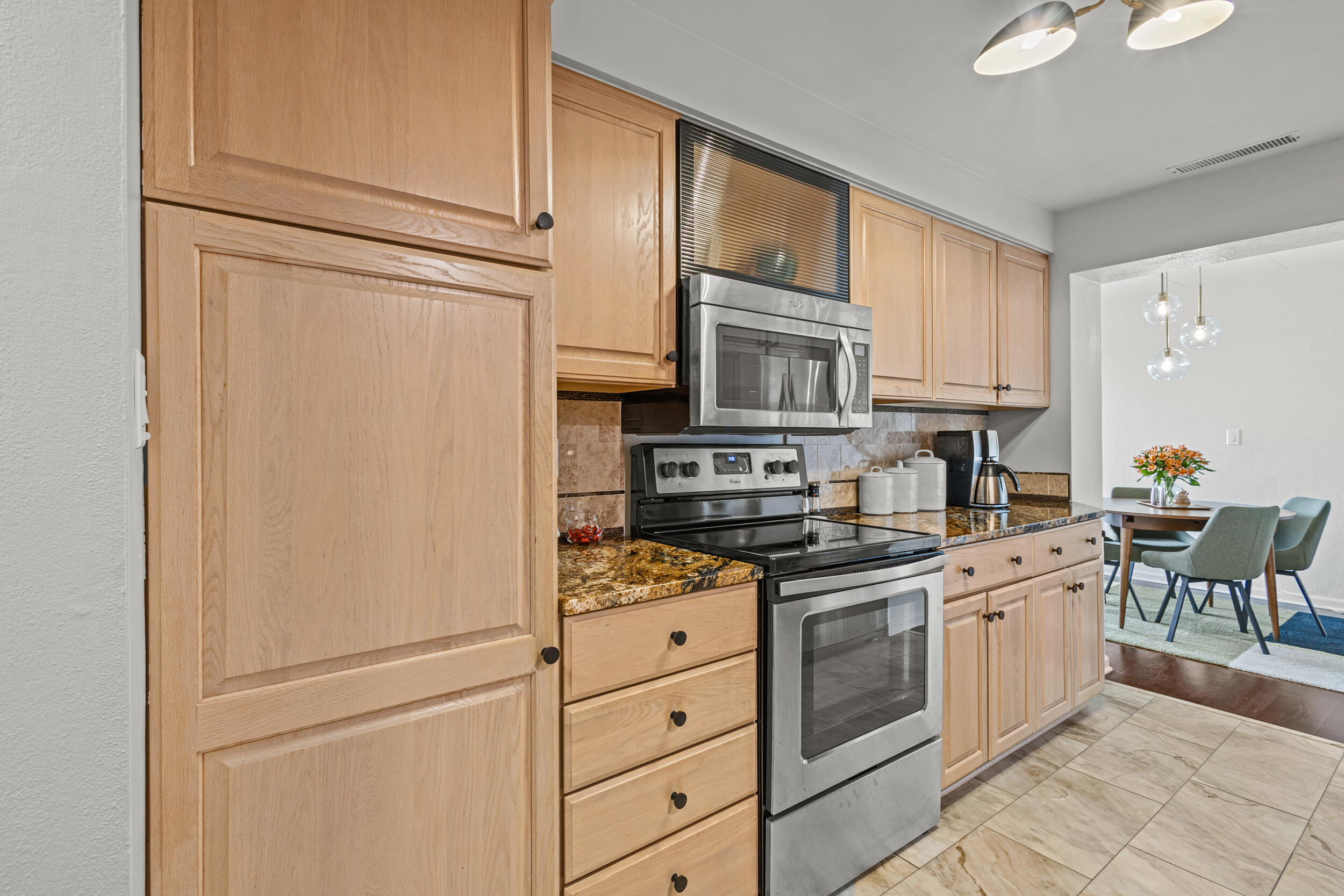 2525 South Shore Drive, Unit 14C Milwaukee, WI 53207 - Photo 24 of 58 20_img_9340