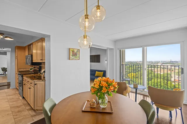 $308,000 | 2525 South Shore Drive, Unit 14C, Milwaukee, WI 53207