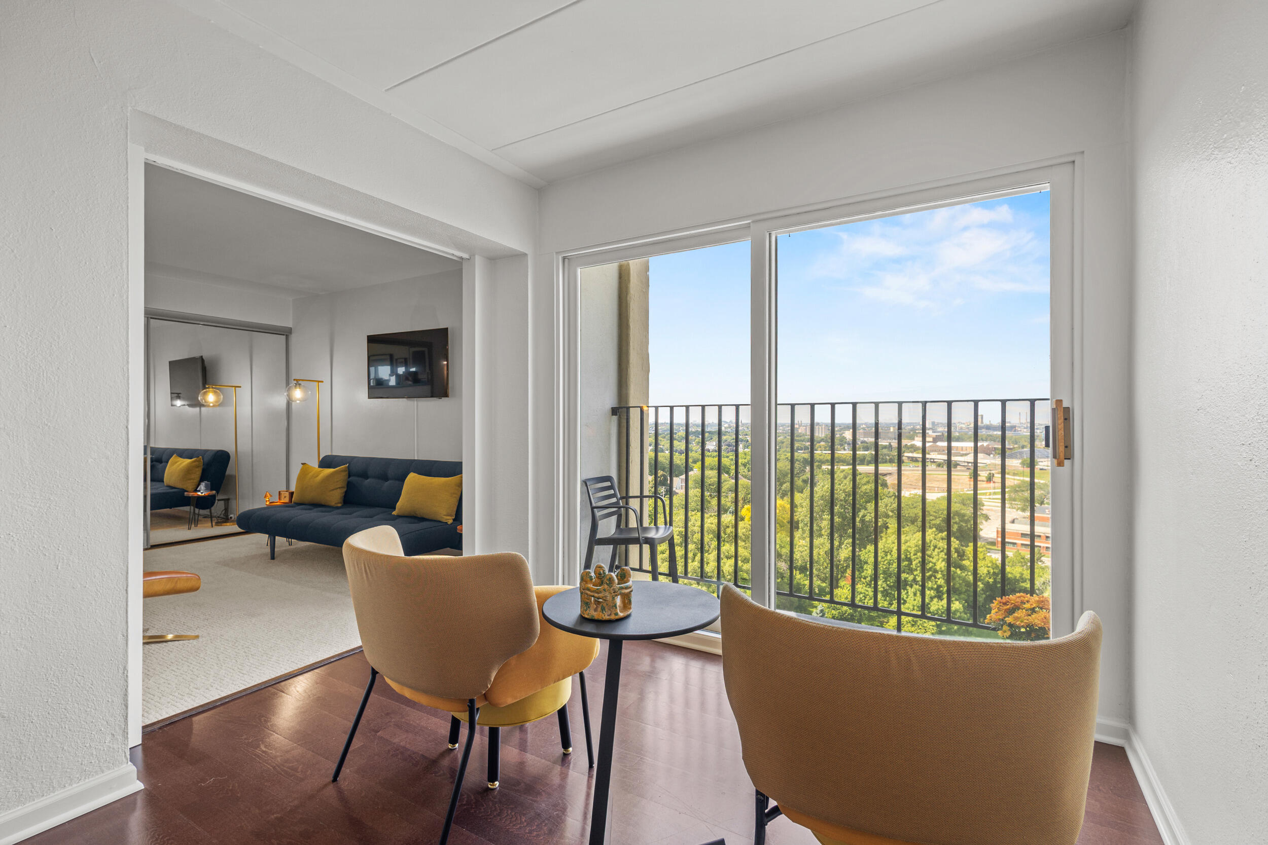 2525 South Shore Drive, Unit 14C Milwaukee, WI 53207 - Photo 32 of 58 28_img_9367