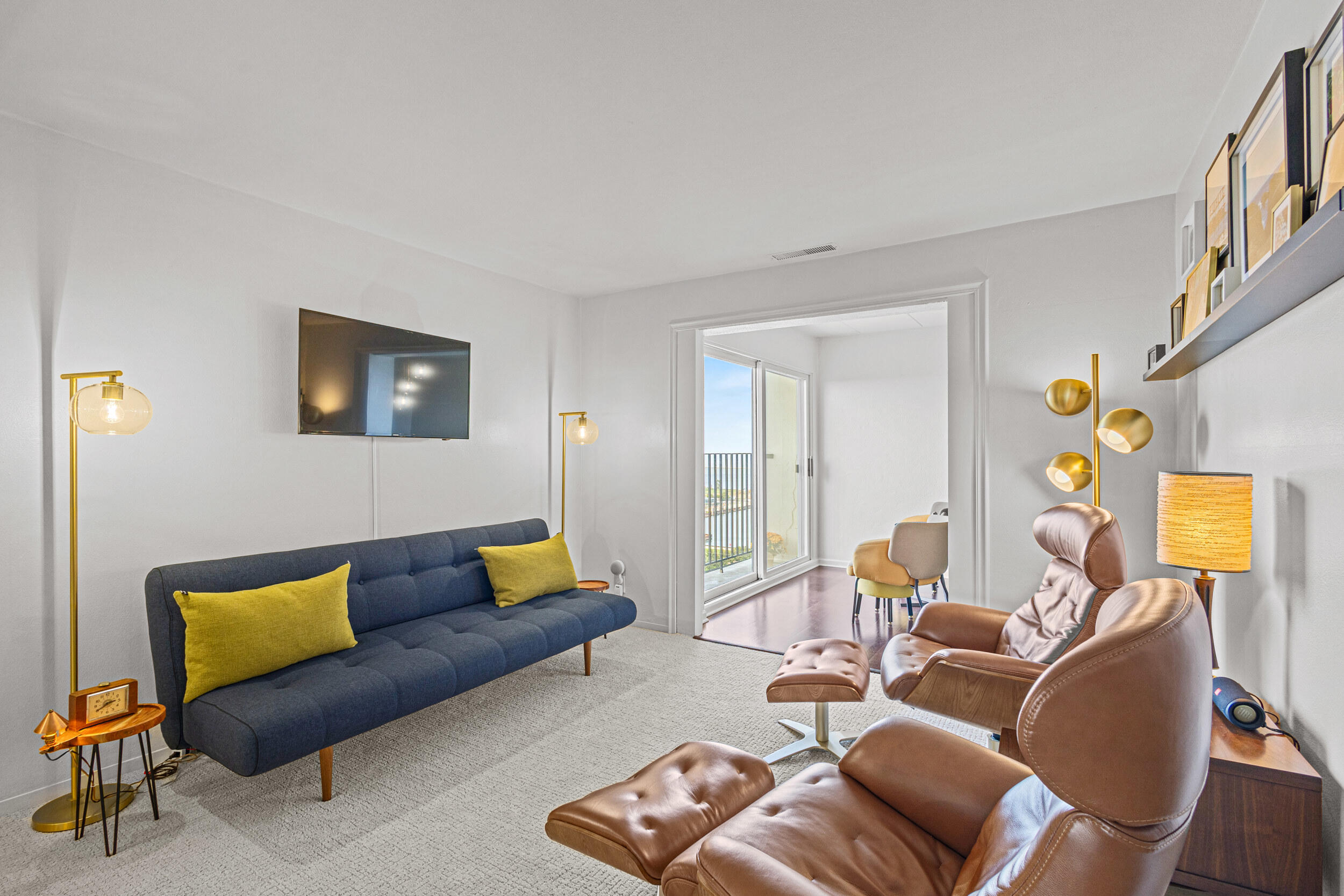 2525 South Shore Drive, Unit 14C Milwaukee, WI 53207 - Photo 37 of 58 35_img_9400