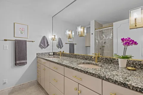 $308,000 | 2525 South Shore Drive, Unit 14C, Milwaukee, WI 53207