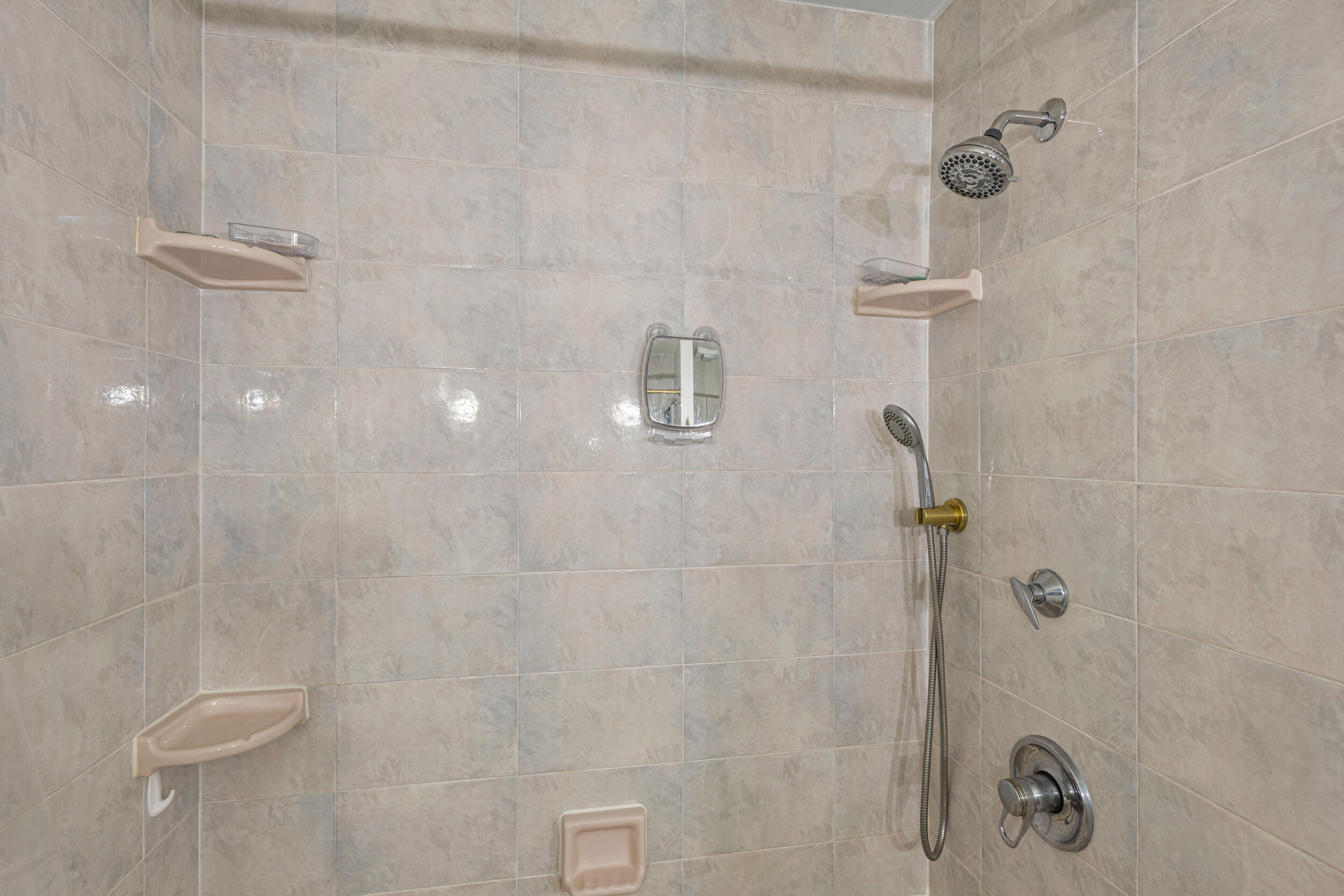 2525 South Shore Drive, Unit 14C Milwaukee, WI 53207 - Photo 42 of 58 40_img_9415