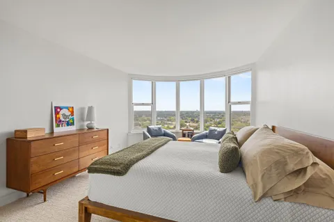 $308,000 | 2525 South Shore Drive, Unit 14C, Milwaukee, WI 53207