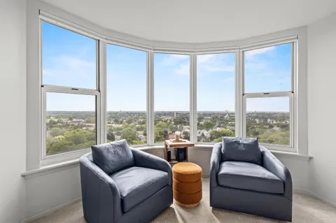 $308,000 | 2525 South Shore Drive, Unit 14C, Milwaukee, WI 53207