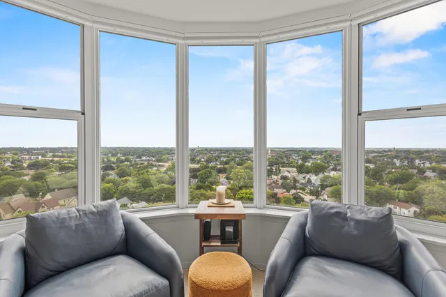 $308,000 | 2525 South Shore Drive, Unit 14C, Milwaukee, WI 53207