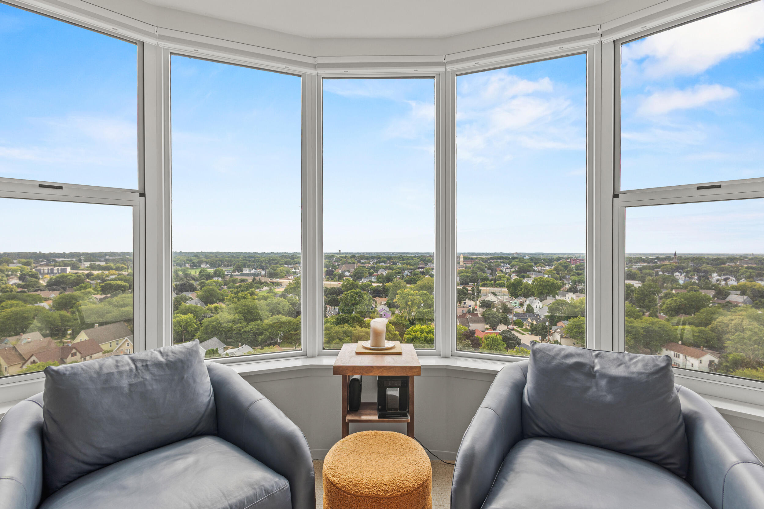 2525 South Shore Drive, Unit 14C Milwaukee, WI 53207 - Photo 46 of 58 45_img_9433