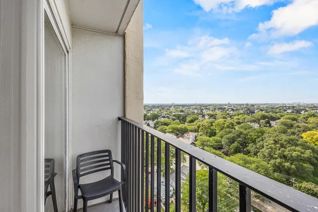 $308,000 | 2525 South Shore Drive, Unit 14C, Milwaukee, WI 53207