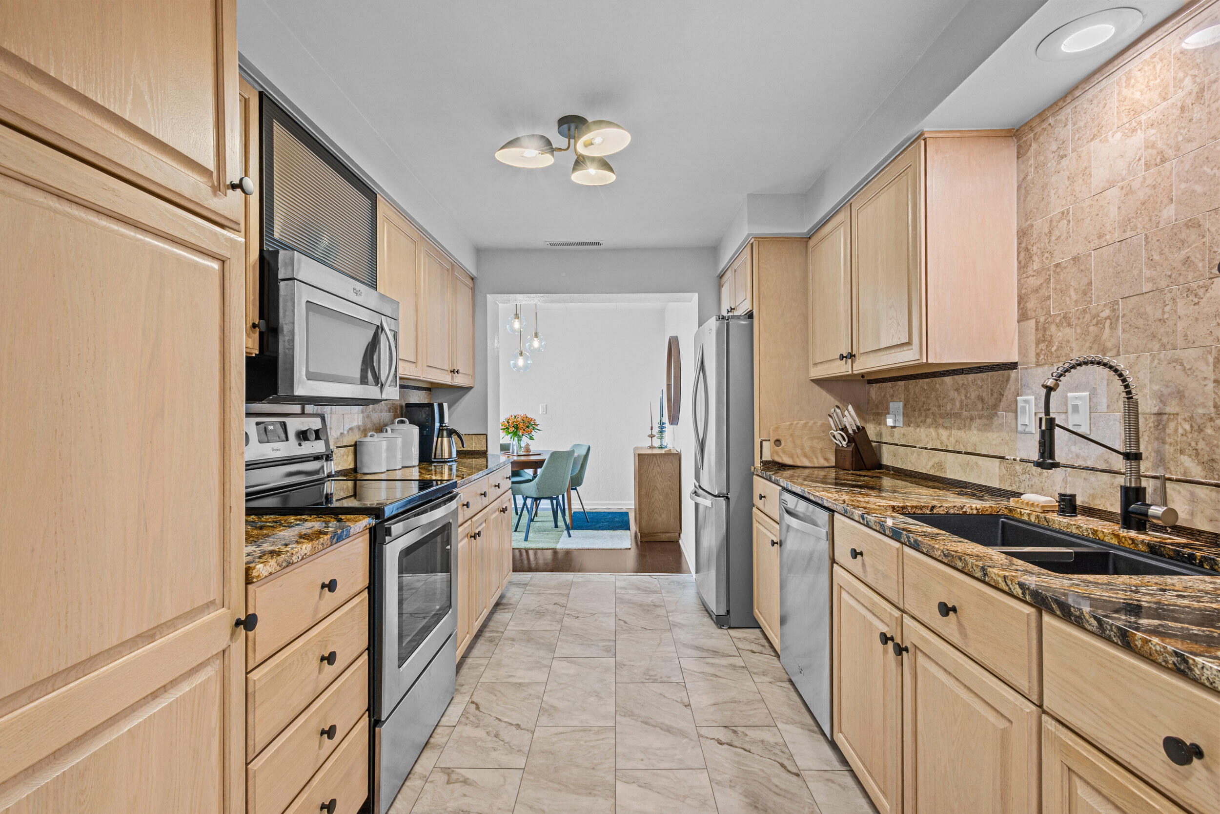 2525 South Shore Drive, Unit 14C Milwaukee, WI 53207 - Photo 5 of 58 16_img_9328