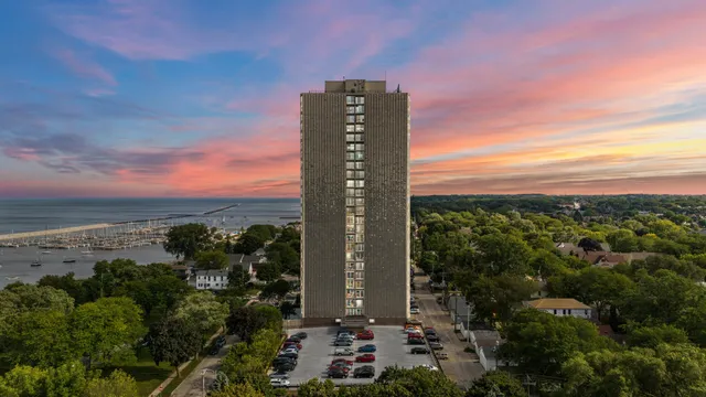 $308,000 | 2525 South Shore Drive, Unit 14C, Milwaukee, WI 53207