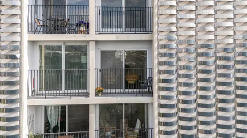 $308,000 | 2525 South Shore Drive, Unit 14C, Milwaukee, WI 53207