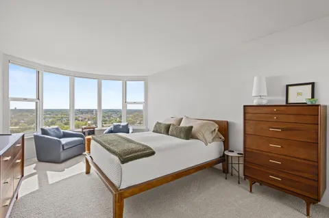 $308,000 | 2525 South Shore Drive, Unit 14C, Milwaukee, WI 53207