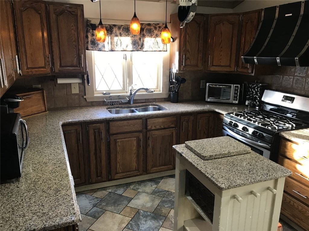 28 Yolande Place Woonsocket, RI 02895 - Photo 11 of 31