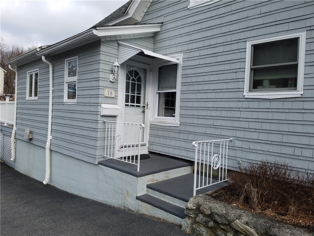 28 Yolande Place Woonsocket, RI 02895 - Photo 4 of 31