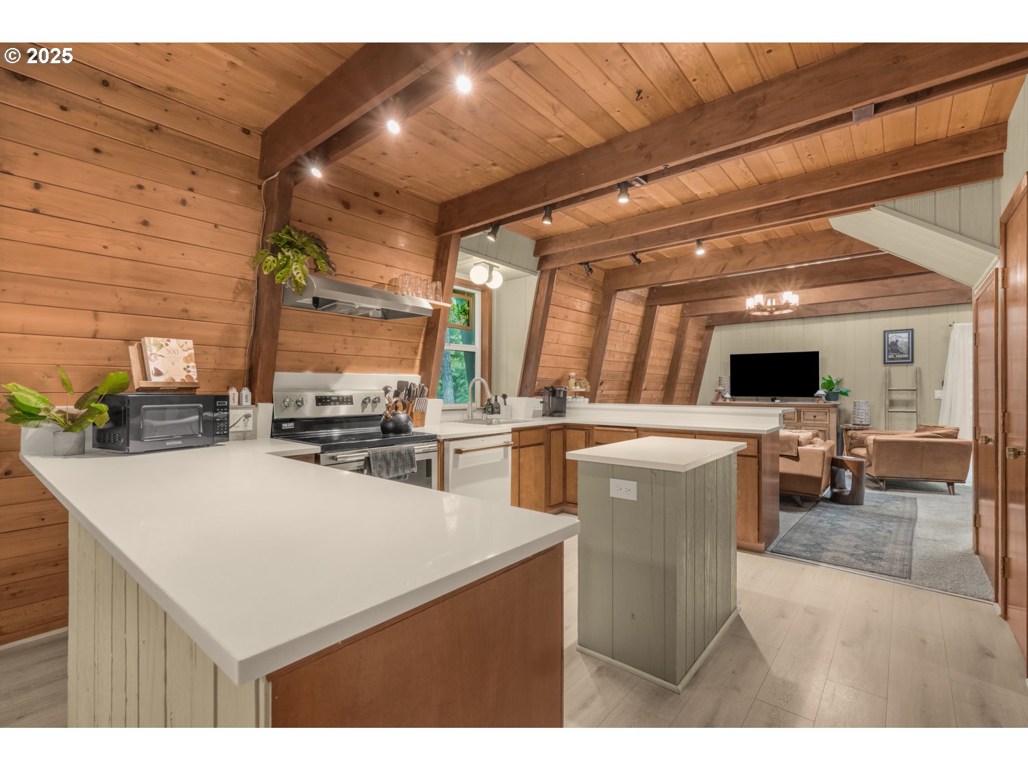21760 East Tree Swallow Lane Rhododendron, OR 97049 - Photo 12 of 32 a kitchen with a table chairs and a stove
