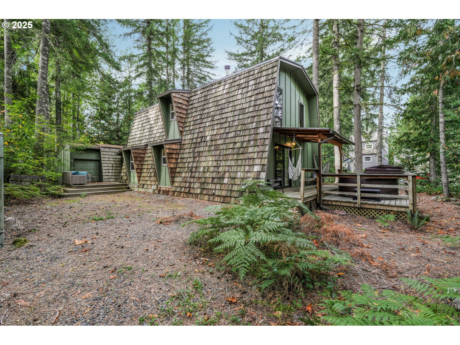 21760 East Tree Swallow Lane Rhododendron, OR 97049 - Photo 19 of 32 a backyard of a house with lots of green space